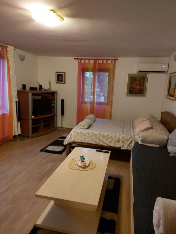 Studio Apartman Kotro Beli Manastir Exterior foto