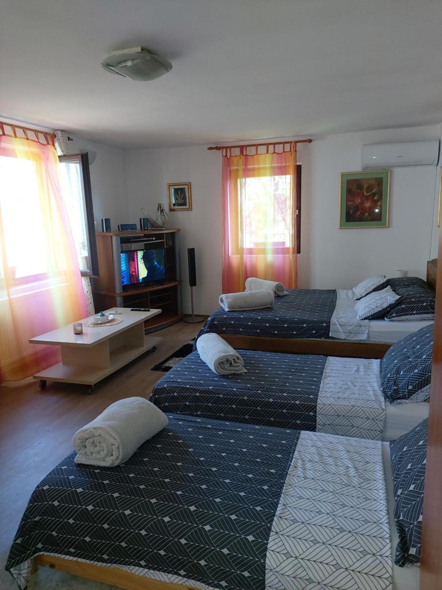 Studio Apartman Kotro Beli Manastir Exterior foto